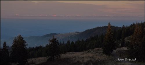 creasta fagarasului vazuta din muntii harghitei