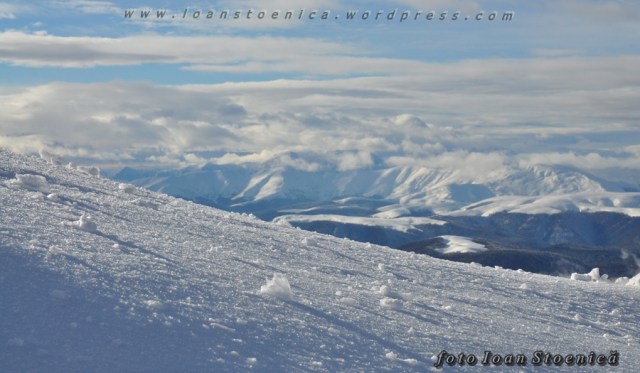 fulgi de zapada si munti