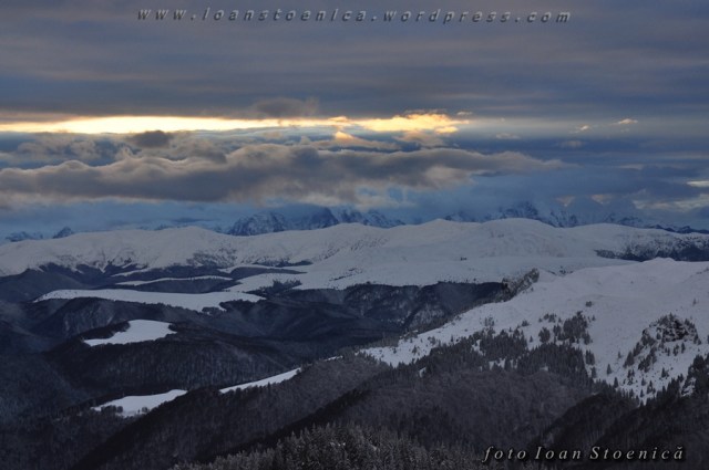 fenomen optic lumina albastra pe munte