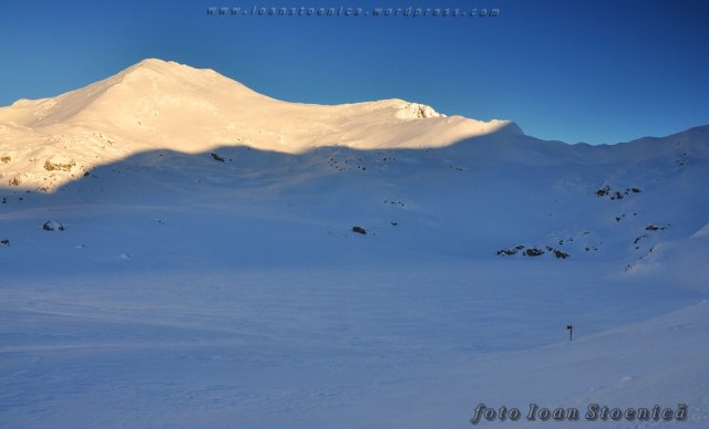 varful si lacul Bucura