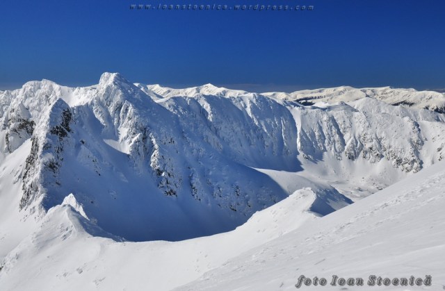iarna in masivul retezat