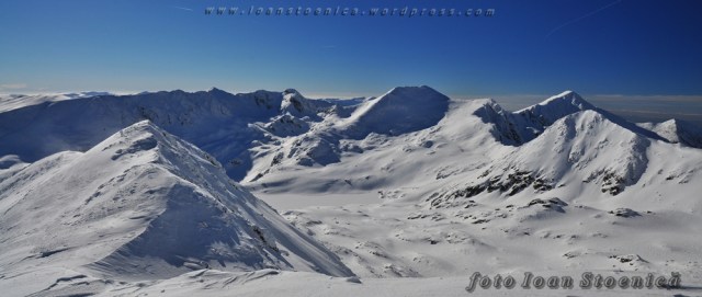 caldarea bucurei - vedere de iarna de pe varful peleaga