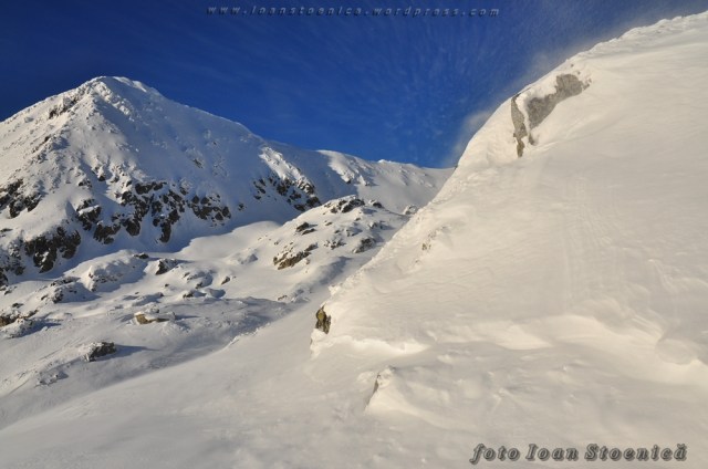 cerul bombardat cu fulgi