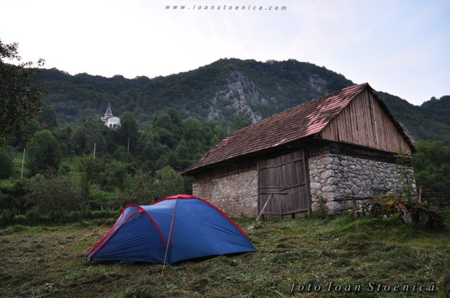 cort de 4 persoane, apuseni